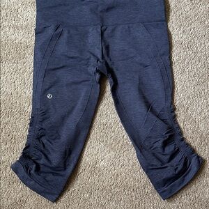 lululemon athletica Navy Women’s size 8 Blue Bottoms. Inside tag is missing.